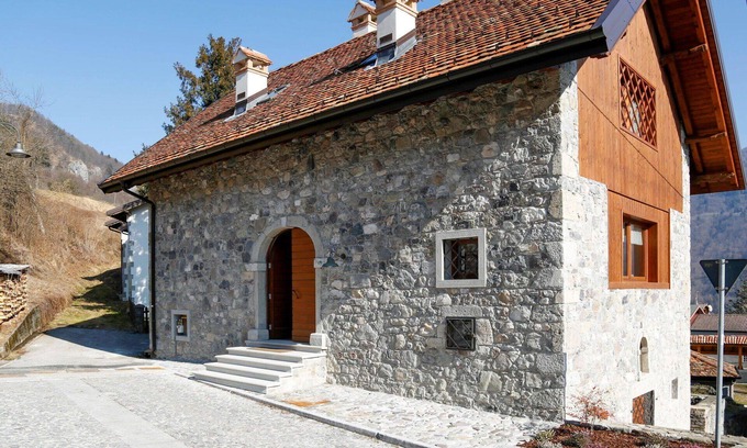 Raveo Apartment | Cosy apartment for 4 guests with WIFI, TV, balcony and pets allowed