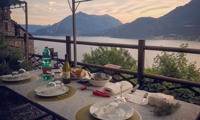 Naggio Apartment | Cosy apartment for 4 guests with WIFI, TV, terrace, pets allowed and parking