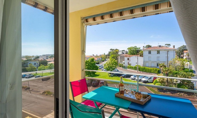 Pontaillac Apartment | Cosy apartment for 4 people with WIFI, TV, balcony, pets allowed and parking