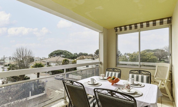 Royan Apartment | Cosy apartment for 4 people with WIFI, TV, balcony and parking