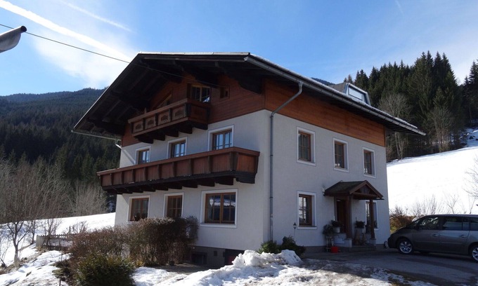 Huettau Apartment | Cosy apartment for 6 people with TV, balcony and parking