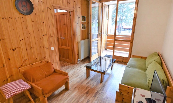 Alba Apartment | Cosy apartment for 6 guests with WIFI, TV, balcony, pets allowed and parking
