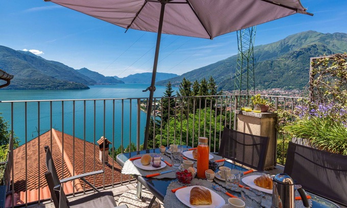 San Carlo Apartment | Cosy apartment for 6 guests with TV, terrace, pets allowed and parking