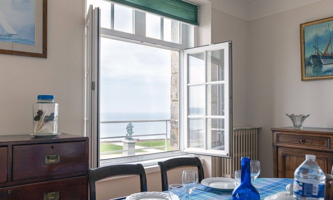 Ille-et-Vilaine Apartment | Cosy apartment for 6 people with TV and parking