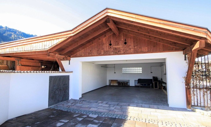 Axams Apartment | Cosy apartment for 7 people with WIFI, TV, balcony, pets allowed and panoramic view