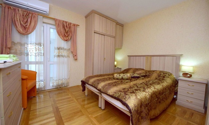 Zaton Apartment | Cosy apartment for 8 guests with WIFI, pool, A/C, TV and terrace
