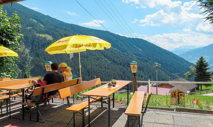 Stummerberg Apartment | Cosy apartment for 14 people with WIFI, TV, balcony and parking