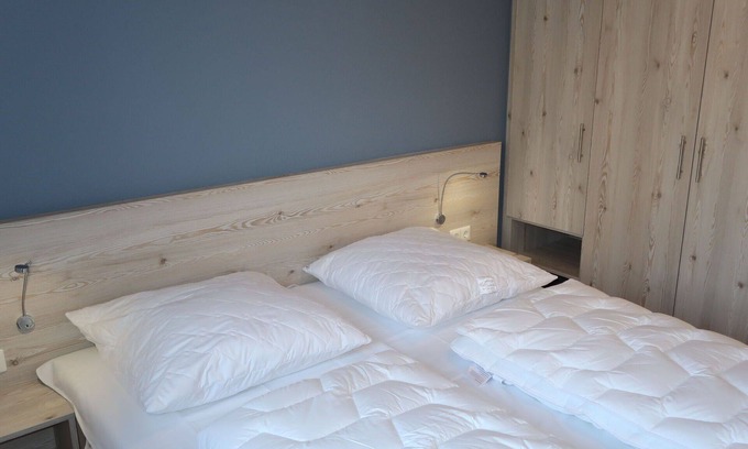 Wremen Apartment | Cosy apartment for 6 guests with WIFI, TV, pets allowed and parking