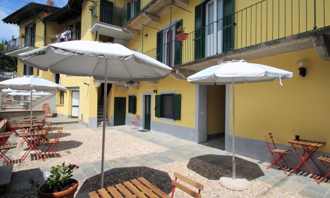 Germignaga Apartment | Cosy apartment for 4 guests with WIFI, TV, patio and parking