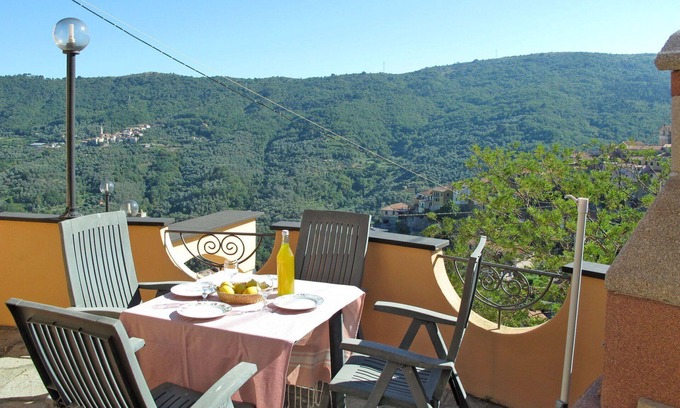 Pietrabruna Apartment | Cosy apartment for 5 guests with WIFI, TV, terrace, panoramic view and parking