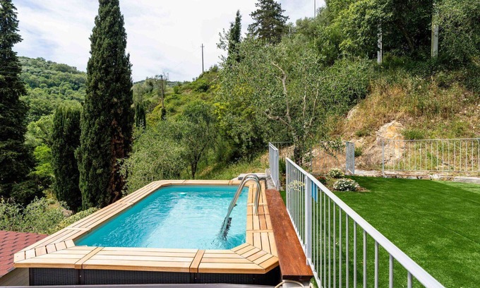 Pontedassio Apartment | Cosy apartment for 6 people with WIFI, pool, patio, pets allowed and parking