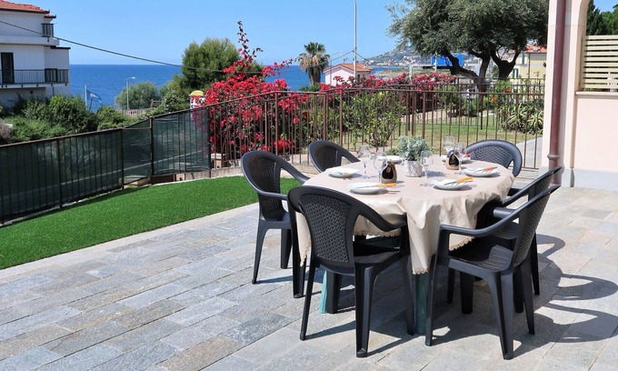 Riva Ligure Apartment | Cosy apartment for 6 people with WIFI, TV, terrace and parking