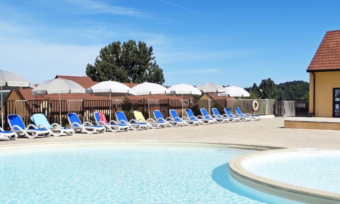 Sarlat-la-Caneda House | Cosy apartment in villa for 4 guests with WIFI, pool, TV, terrace, pets allowed and parking