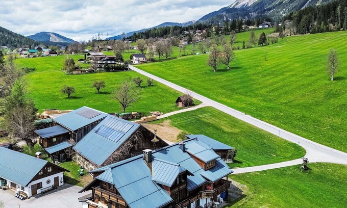 Ramsau am Dachstein Villa | Cosy apartment in villa for 3 guests with WIFI, TV, balcony, pets allowed and parking