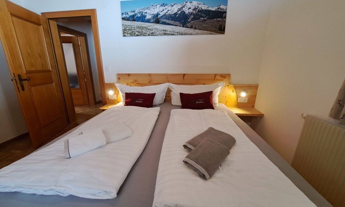 Wildschoenau Villa | Cosy apartment in villa for 3 guests with WIFI, TV, balcony and parking
