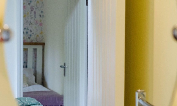 Llanerchymedd House | Cosy apartment in villa for 4 people with WIFI, TV, patio, pets allowed and parking