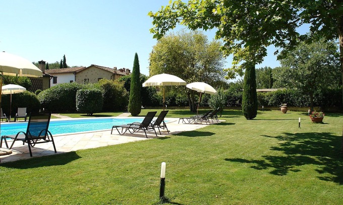Poggiarello Villa | Cosy apartment in villa with pool, WIFI, TV, terrace, pets allowed, parking, close to San Gimignano