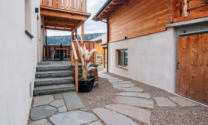 San Genesio Atesino Villa | Cosy apartment in villa for 4 people with WIFI, TV, patio and parking