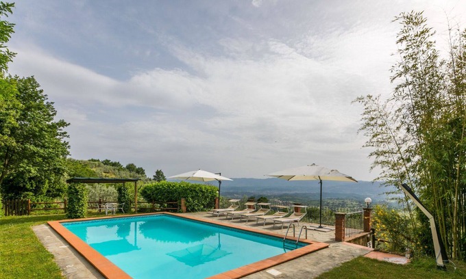 Bivio Pozzo Villa | Cosy apartment in villa for 4 people with WIFI, pool, TV, patio, pets allowed and parking
