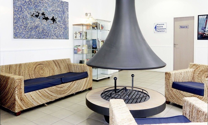 Crozon House | Cosy apartment in villa for 8 guests with pool, WIFI, TV, terrace, pets allowed and parking