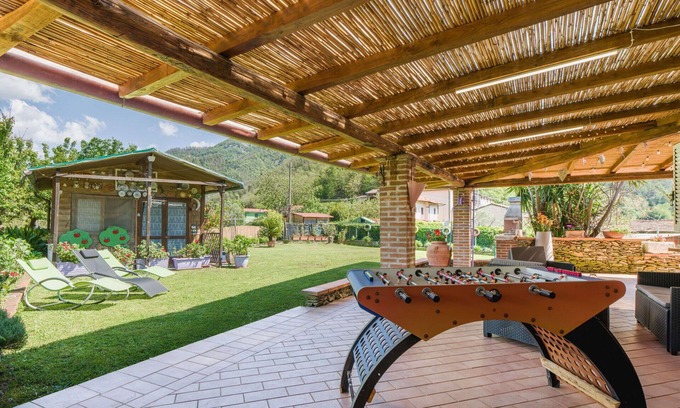Stazzema Apartment | Cosy apartment for 6 guests with WIFI, TV, terrace, pets allowed and parking