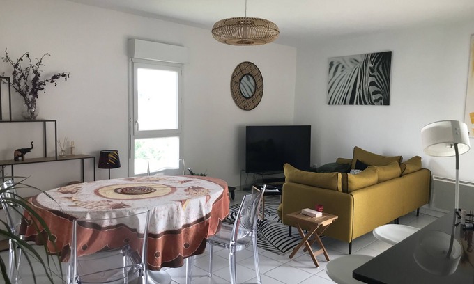 La Lironde Apartment | Cosy apartment with spacious terrace for two travellers