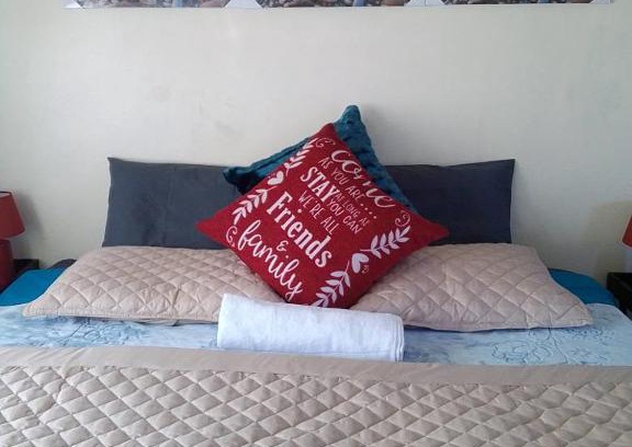 Emalahleni House | Cosy Beds Web