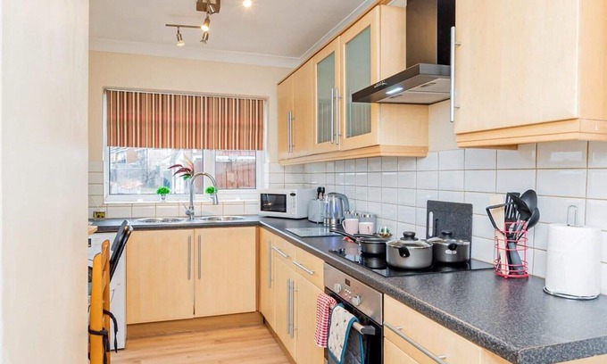 Little Hay House | Cosy Birmingham House With 3 Bedrooms
