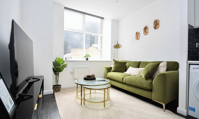 Eastleigh Apartment | Cosy & Bright 1 Bedroom Apartment in Bradford