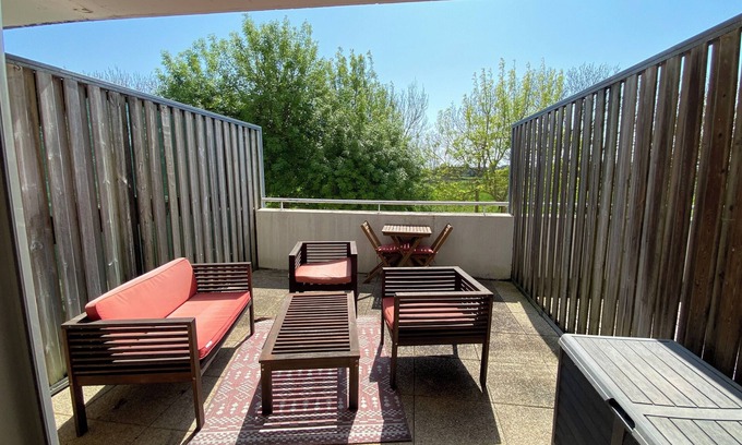 Aytre Apartment | Cosy, bright studio 5 minutes from the beach