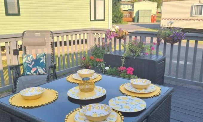 Llanrhystud House | Cosy caravan on championship golf course, ideal for a relaxing break