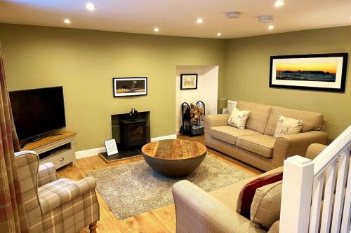 Dornoch Apartment | Cosy Carnegie Cottage close to Dornoch Golf Course