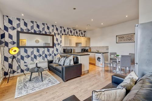 Wigan Apartment | Cosy Central 2-Bed Flat City View & Parking