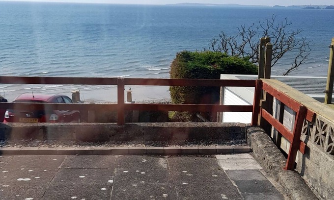 Amroth Ski Chalet | Cosy chalet with breathtaking sea views of the bay. Pet friendly.