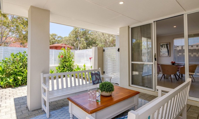 Connolly House | Cosy Connolly 2BR Home close to golf course