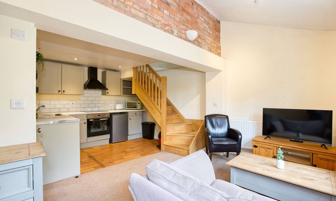 Bridgwater Apartment | Cosy Contained Riverside 1bed - 2 Floors - Parking
