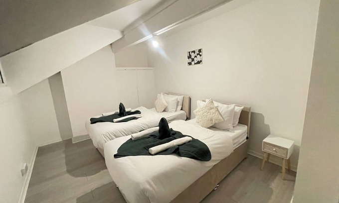 Harehills House | Cosy Contractor Stay-Sleeps 4