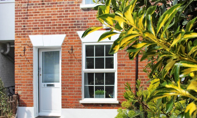 Wivenhoe Cottage | Cosy✔Conv✔Quiet✔Fast-WiFi✔Patio✔Pets✔Train✔Fab-Pub✔