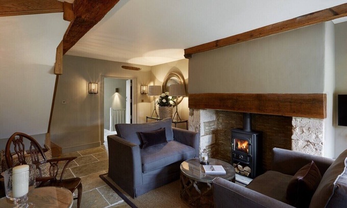 Southrop House | Cosy Cotswolds Retreat - Boutique Interiors