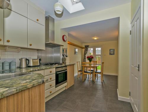 Lossiemouth House | Cosy Cottage Close to East Beach, Shops, Restaurants and RAF base