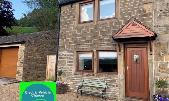 Oxenhope Cottage | Cosy cottage for two with secure parking and EV charging