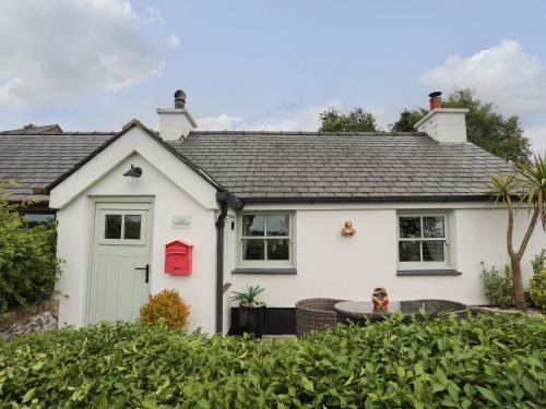 Menai Bridge House | Cosy Cottage