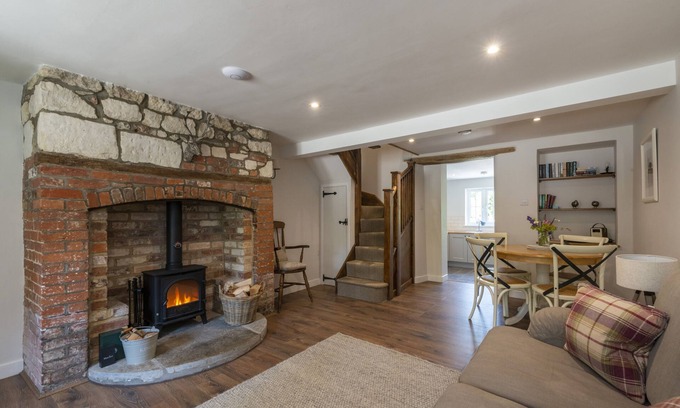 Buckland Newton Cottage | Cosy cottage in a pretty village with a pub at the end of the garden!