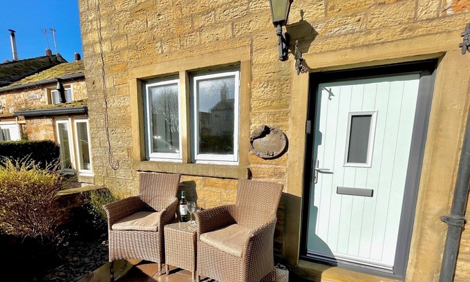 Worsthorne Cottage | Cosy Cottage in quaint Lancashire village with great walking