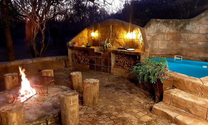 Marloth Park Cottage | Cosy Cottage, in the heart of the African Bush. Close to Kruger National Park!