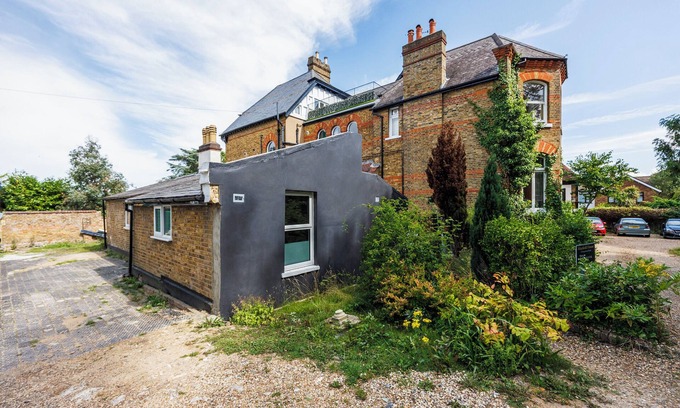 Shortlands Cottage | Cosy Cottage in the Heart of Bromley
