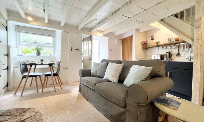 Marazion House | Cosy Cottage Marazion Central With Parking