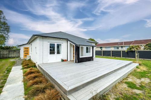 Methven House | Cosy Cottage on Allen St