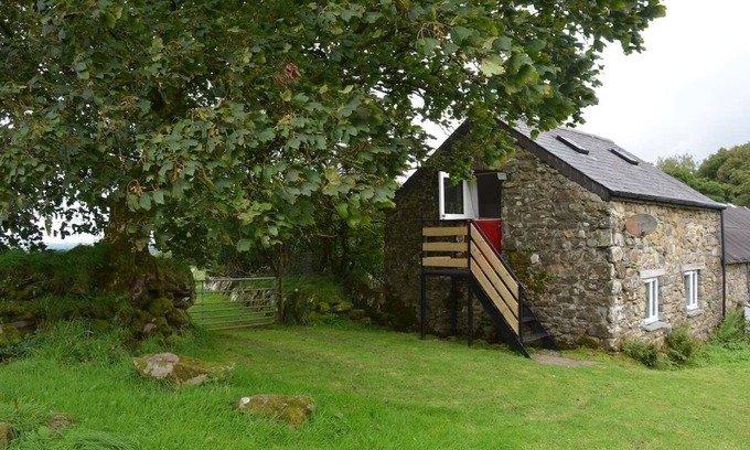 Fishguard Cottage | Cosy cottage on the Preseli Hills in Pembrokeshire