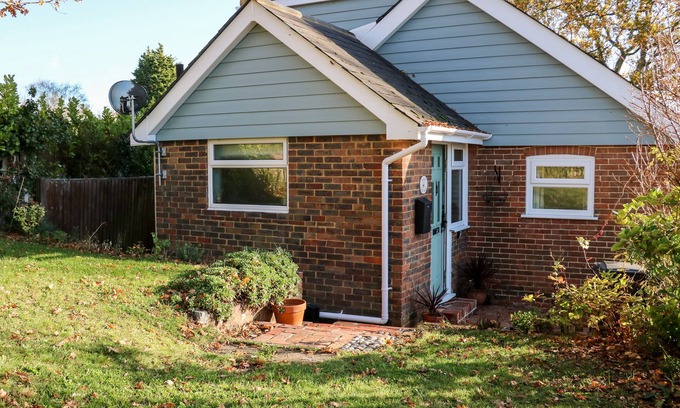 Bexhill-on-Sea Cottage | COSY COTTAGE, pet friendly, with a garden in Bexhill-On-Sea